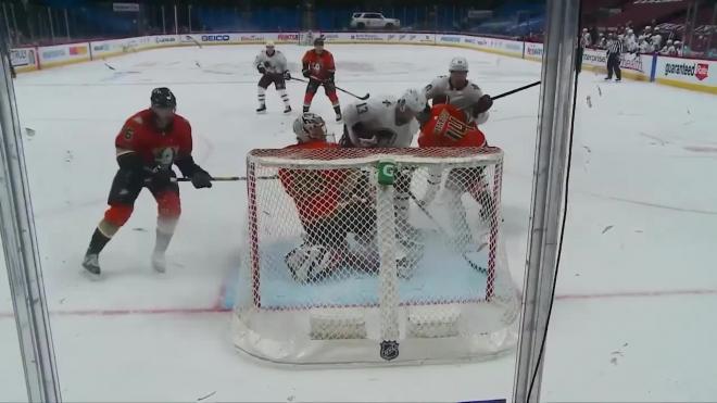 Дубль Ничушкина принес "Колорадо" победу в матче НХЛ