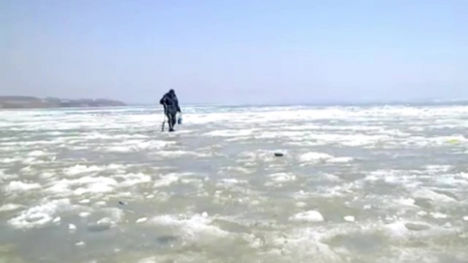 Спасатели выловили из Финского залива 26 рыбаков на грани смерти