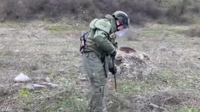 Разминирование местности в Карабахе саперами показали на видео