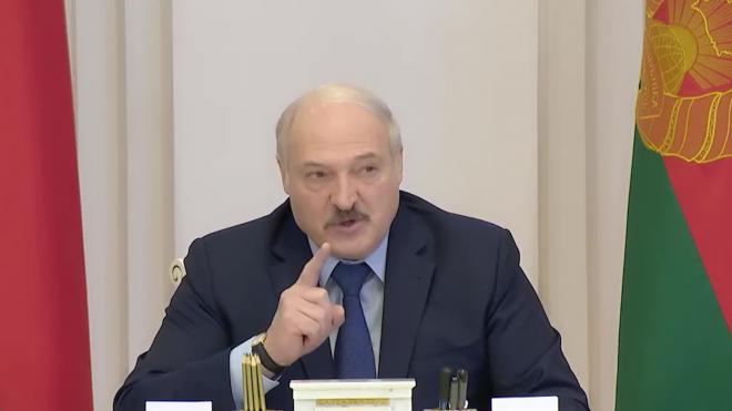 Лукашенко обвинил Польшу в попытках героизации военных преступников