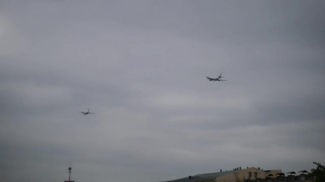 Военная авиация второй день не дает покоя горожанам: видео