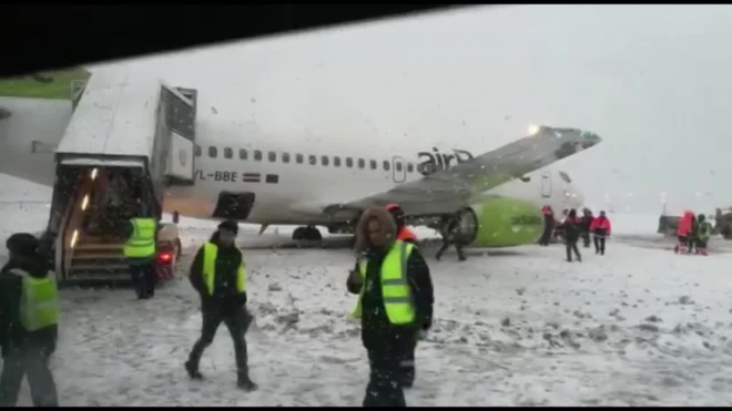Самолет выехал за пределы взлетно-посадочной полосы в "Шереметьево"