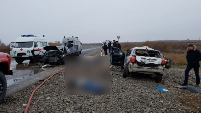 В жуткой аварии под Астраханью погибли 6 человек, среди них годовалый ребенок