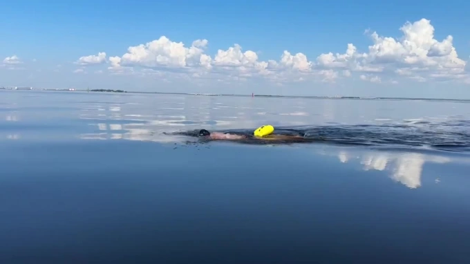 Пловец Антон Лосев совершит заплыв на 75 км по Финскому заливу