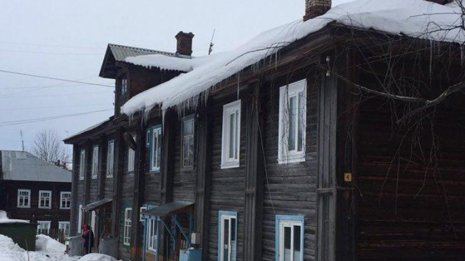 В Ивановской области пенсионерка погибла при падении на нее наледи с крыши