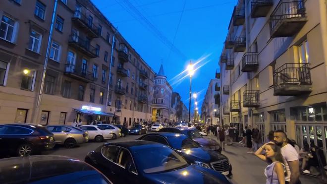 Во время ночных гуляний в центре Петербурга в полицию доставили 28 человек