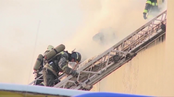 На Вознесенскому проспекте пылала квартира, пожарные вывели на мороз 10 человек, которым угрожала опасность
