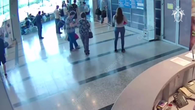 СК опубликовал видео дарения ребенка петербургской учительнице