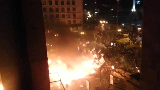 На Майдане вновь горят покрышки и собираются недовольные люди