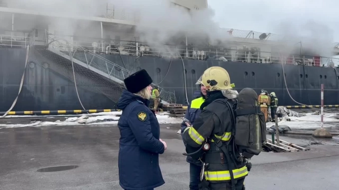 Северо-Западная транспортная прокуратура проводит проверку  после пожара на ледоколе 