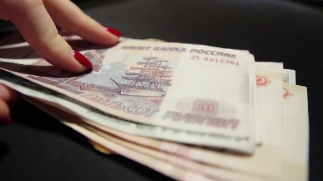 Ловкая пенсионерка сняла "порчу" и присвоила сбережения 88-летней петербурженки