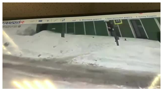 Следователи из Выборга разыскивают виновников в падении снега на девушку в Рощино