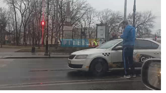 Три таксиста столкнулись на Московском проспекте