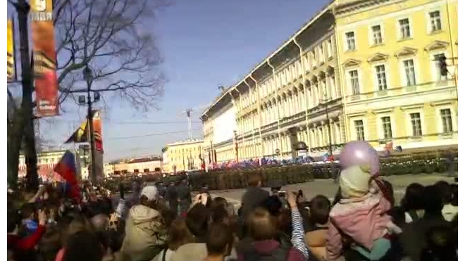 Шествие ветеранов по Невскому проспекту 9 мая