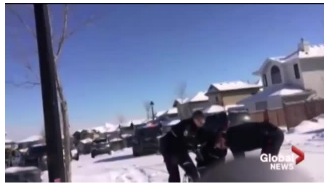 Видео из Канады: Канадский полицейский застрелил россиянина
