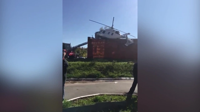 В Ижевске вертолет аварийно приземлился на крышу больницы