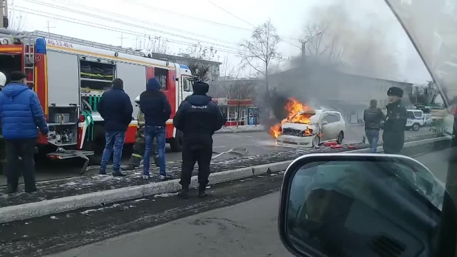 Видео: в Чите загорелся автомобиль