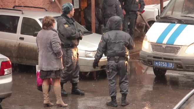 Во Всеволожске полицейские задержали нерадивых родителей найденного на помойке мальчика