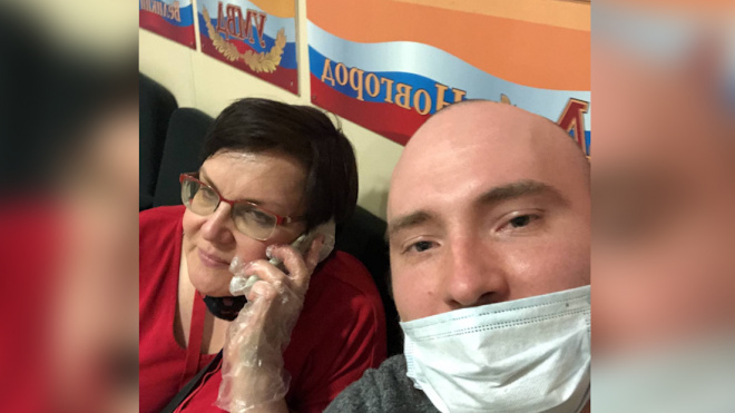 К муниципальному депутату из Петербурга пустили адвоката после съезда в Великом Новгороде