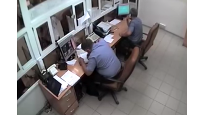 В Балаково провели проверку видео нецензурной брани в МВД: один сотрудник уволился, второй понижен в должности