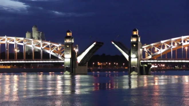 Реверсивное движение на Большеохтинском мосту организуют за 11,6 млн рублей