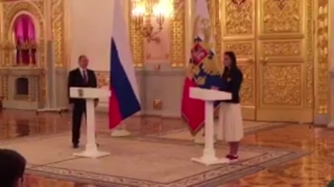 Исинбаева застенчиво прокомментировала слезы на встрече с Путиным