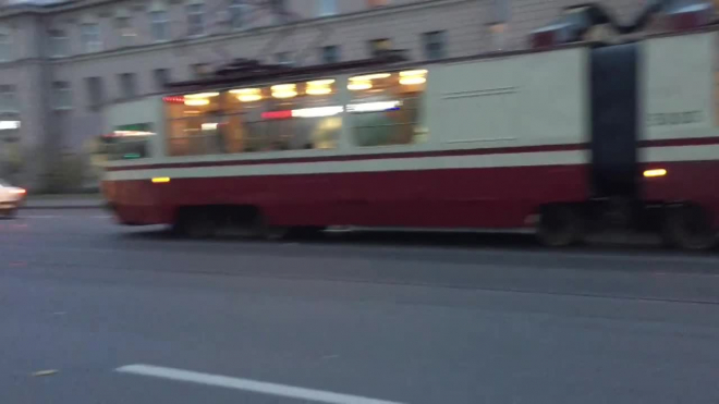 На проспекте Энгельса авария сковала движение трамваев 