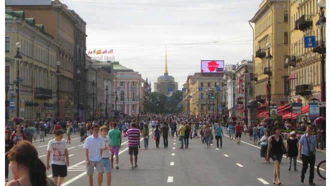Невский проспект предлагают отдать пешеходам по выходным