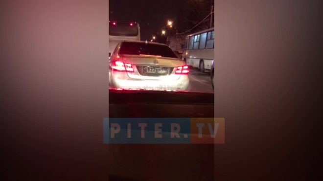 Видео: На Выборгском шоссе из-за аварии пострадало четверо