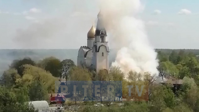 Видео: в Сестрорецке загорелся частный дом
