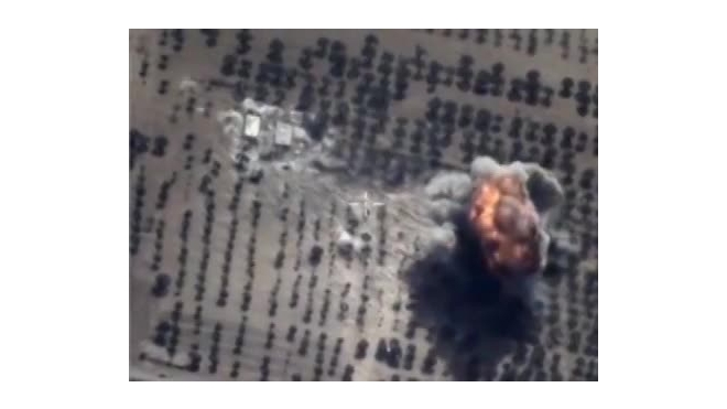 Минобороны РФ показало первое цветное видео авиационного удара по позициям ИГИЛ