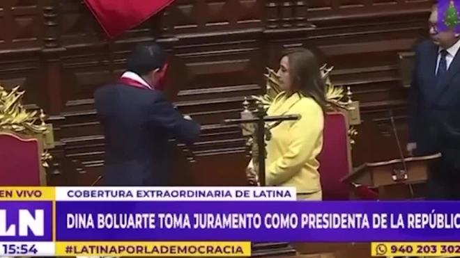 Конгресс Перу объявил президенту импичмент, новым лидером стала женщина