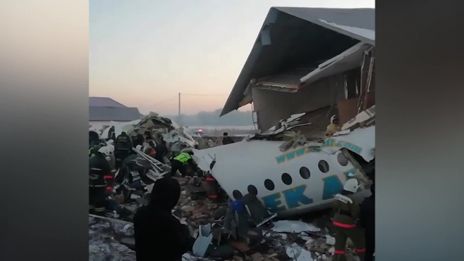 В МВД Казахстана назвали версии крушения самолета в Алма-Ате