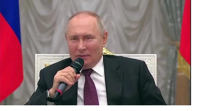 Владимир Путин назвал "Алые паруса" одним из самых шикарных праздников в мире