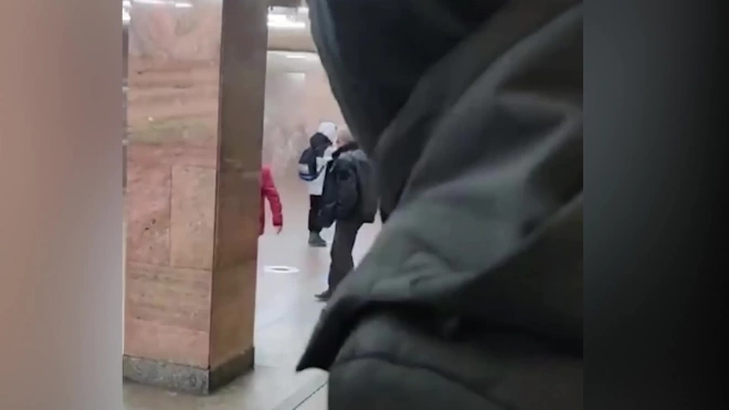 На станции метро "Печатники" в Москве столкнулись поезда