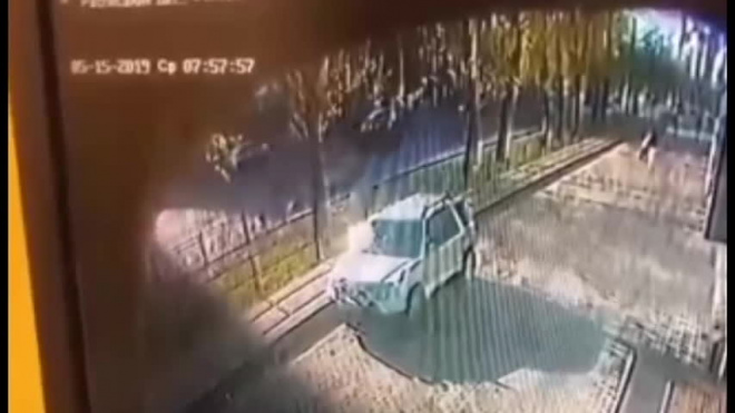 В Иркутске водитель "Мерседеса" насмерть сбил школьника на "зебре" и сбежал
