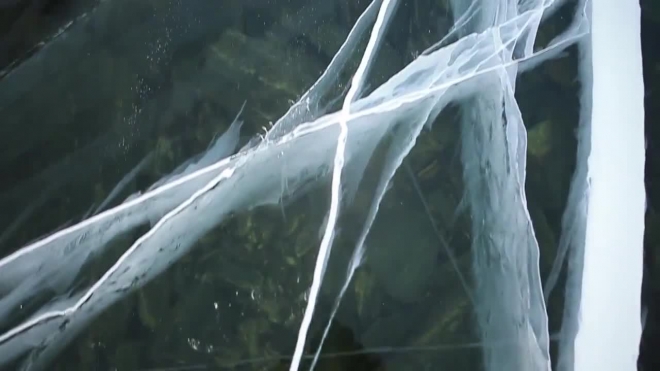 Видео глубин озера Байкал завораживает и леденит сердце
