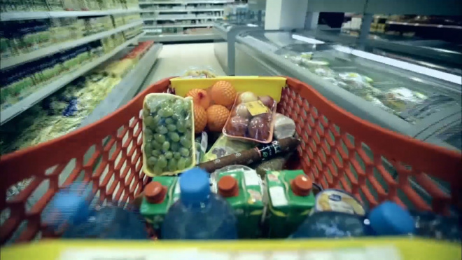 Опрос: россияне тратят на продукты питания почти треть зарплаты
