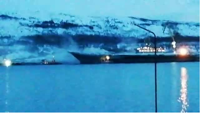 В ОСК назвали сумму ущерба от пожара на авианосце "Адмирал Кузнецов"