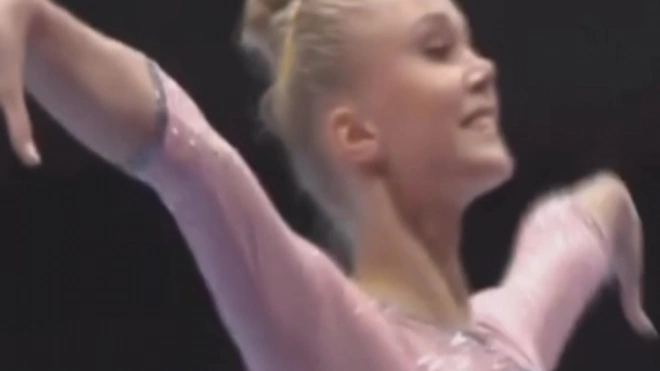 Российская гимнастка Мельникова завоевала золото на чемпионате мира в личном многоборье