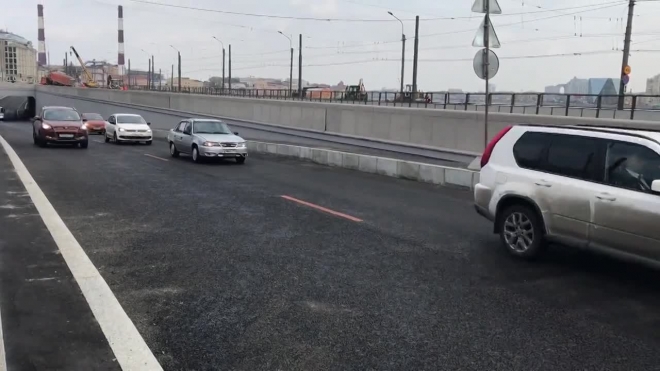 В Петербурге на Синопской набережной запустили движение по тоннелю, который строился 5 лет