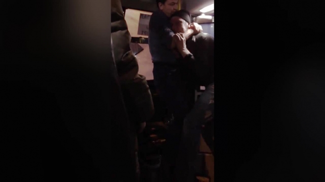 Жесткое видео: разъяренный водитель автобуса избил пассажира