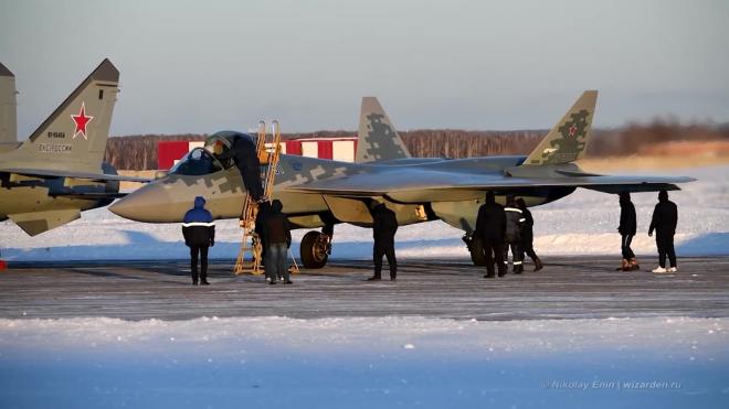 Первый серийный Су-57 ВКС России показали на видео