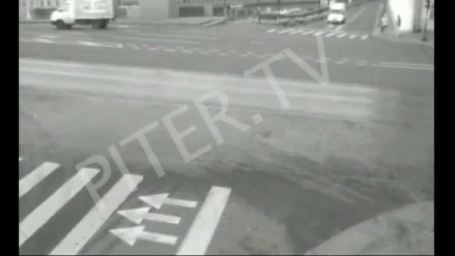 Камера видеонаблюдения зафиксировала аварию на Аничковом мосту