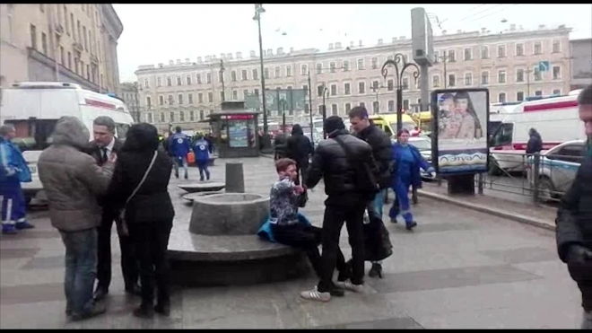 Появилось видео эвакуации пострадавших с места взрыва в петербургском метро