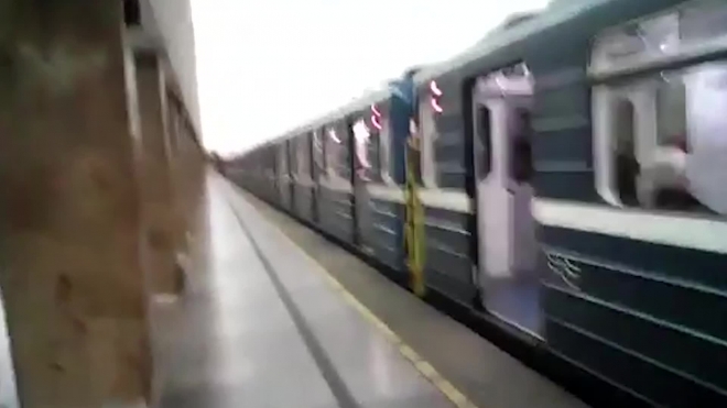 Долой ларьки: у станции метро "Выборгская" начисто снесут торговые павильоны