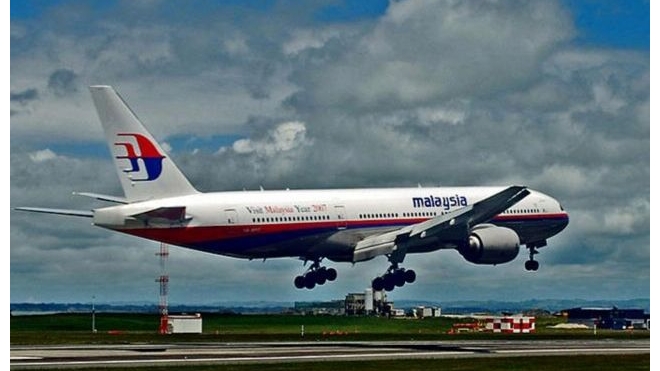 Пропавший Боинг 777, последние новости: найдены обломки, звонят телефоны пассажиров, подозревают инопланетян