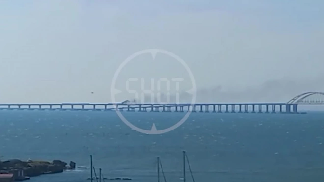 МЧС: привлечены два вертолета Ми-8 для охлаждения цистерн после ЧП с Крымским мостом