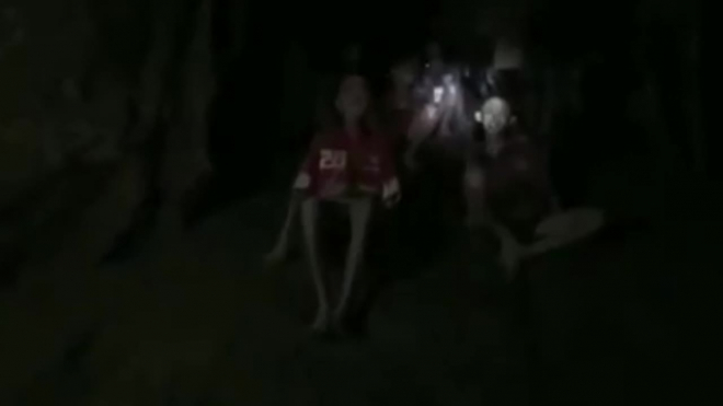 В Таиланде спасены 12 школьников пропавших в затопленной пещере спустя 10 дней