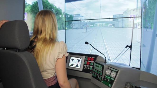 Блондинок научат водить трамваи на тренажере в 3D